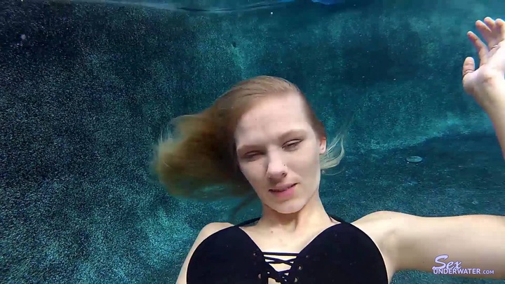 ali_may-handstands_12k.mp4