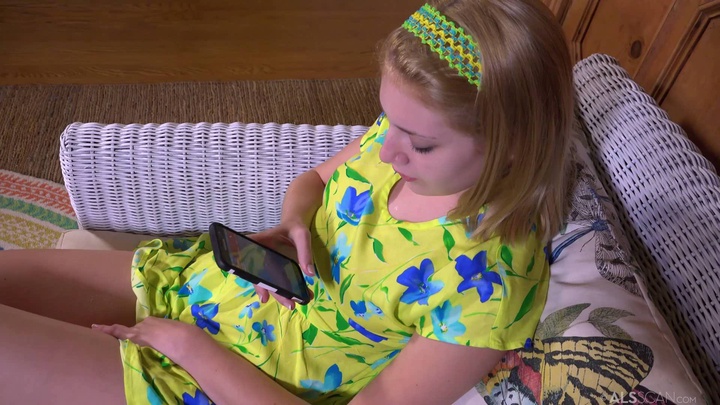 alss.17.02.12.lena.anderson.sexting.mp4