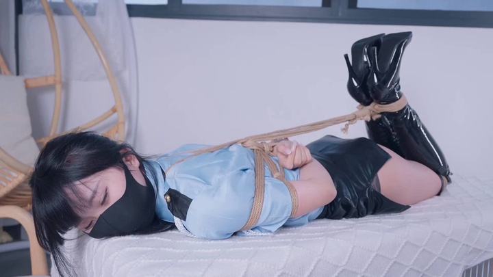 30《女巡逻官》第四集 超长时间真实放置，悠米第一次体验放置，在狗笼上驷马捆绑好，狭小的地方动弹不得，然后让悠米一个人在房子里待着，到最后没想到模特竟然流眼泪哭了起来，后来拍摄完毕悠米说因为太害怕太痛苦太.mp4