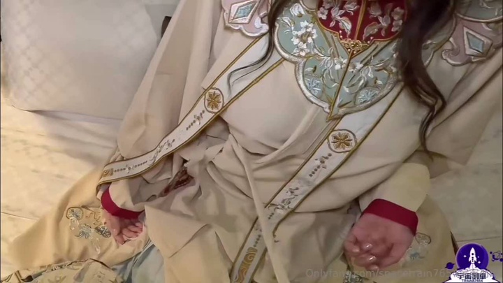 宋代千金大小姐 G奶小笼女 巨乳配上细腰又露半张脸 粉奶又粉穴 真的很无敌.mp4