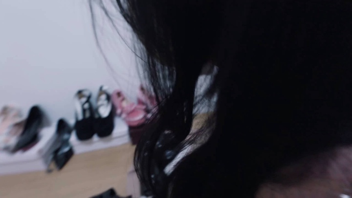 46【悠米】《绑架圣诞愿望精灵》 把圣诞精灵装在麻袋里绑架回家，扔在床上绑起来玩弄，在把她吊起来用AV棒棒固定羔潮.mp4