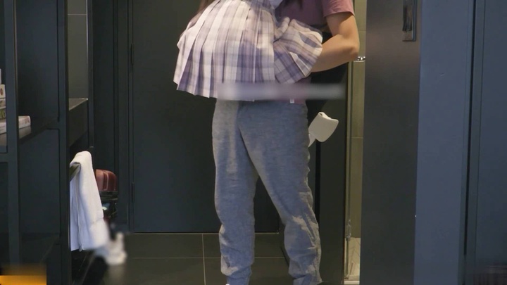 OnlyFans 下面有根棒棒糖 以性换租OF版完结篇-终极爆操淫荡制服学妹妹-loliiiiipop99.mp4