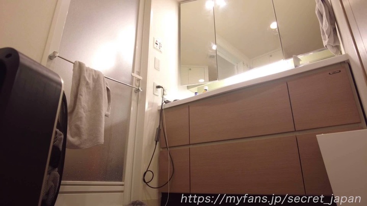 最近のOLはまんこもアナルも使われ、されるがまま犯されるって言うところまでが業務内容です。 媚◯蜂蜜舐めて更に淫乱度が増し増し🫶 良ければいいね❤️コメントお願.mp4