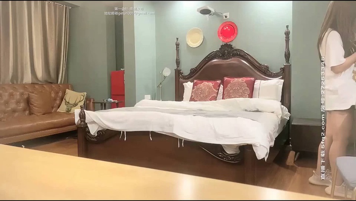 【AI高清2K修复】老金探花约了个白衣妹子，镜头前口交扣逼舔奶骑坐上下自己动，跪椅子上后入晃动奶子非常诱人.mp4