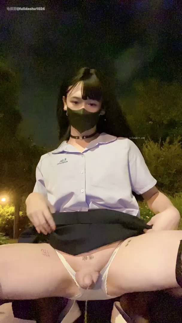 16（野外の探险）女子高中生超美CD公园操场漏@尿_蛇&棒.mp4