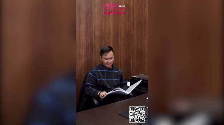 有趣的妹子表演~uuj79.mp4