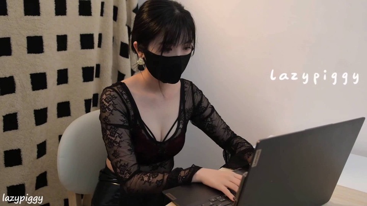 『懒懒猪lazypiggy』女老板的调教，我用鸡吧提高业绩，一边打电话一边还要被操.mp4