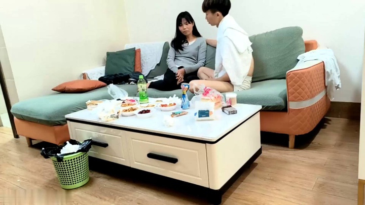 【新片速遞】2023_2_21，【瘦子探花梦幻馆】，良家少妇遇渣男，哭诉完被连干两炮，小逼逼水多，被干肿了，来个特写很震撼_2.mp4