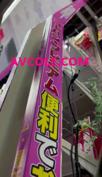 モデル級スタイルギャル KのスケスケTバックを逆さ撮り.mp4