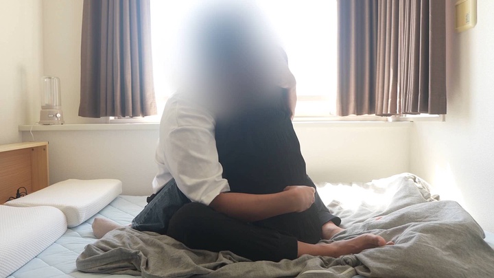 雄 -YUU- 彼氏持ち、人妻、お母さんをNTR_S01E10_【結婚1ヶ月前の婚約者ちゃんと彼氏が仕事中にお家で密会】（1時間43分）  来月、2年間同棲した同い年の彼と結婚するRちゃん（25歳）。.mp4