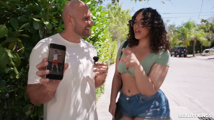 rkprime.25.05.10.gem.jewels.man.on.the.street.and.in.the.pussy.720p.mp4