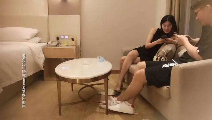 【AI高清2K修复】横扫全国外围性感大长腿黑裙萌妹，吸奶调情坐身上摸奶抬腿抽插猛操.mp4