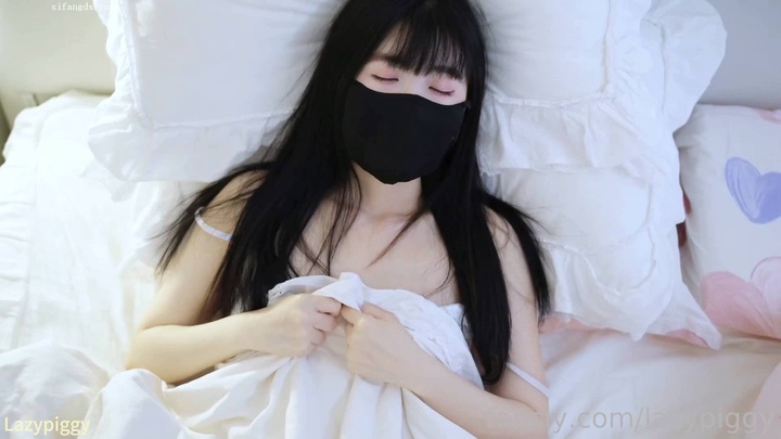 lazypiggy懒懒猪】小兔子要被大灰狼吃掉，羞涩清纯的小女生想要被调教.mp4