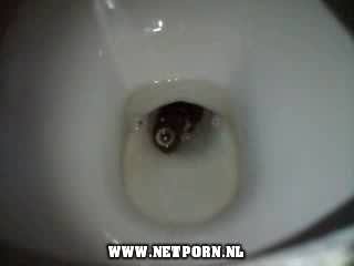 an unknown girl droppin a big one.flv